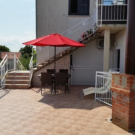 Apartment Labin לאבין